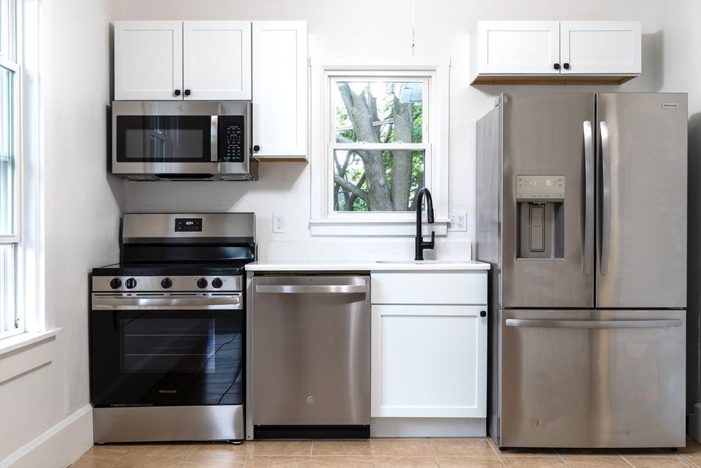 5 Stoneland Rd 2, Worcester, MA 01603