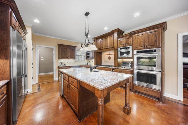 212 Seminole Ln Lane, Maumelle, AR 72113