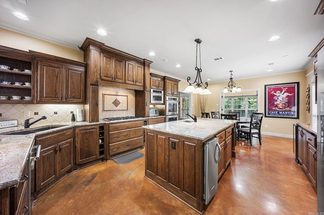212 Seminole Ln Lane, Maumelle, AR 72113