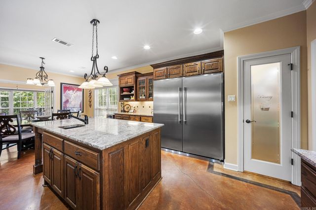 212 Seminole Ln Lane, Maumelle, AR 72113