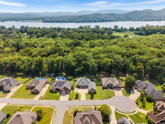 212 Seminole Ln Lane, Maumelle, AR 72113