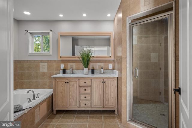 707 LINDA AVE, Blackwood, NJ 08012
