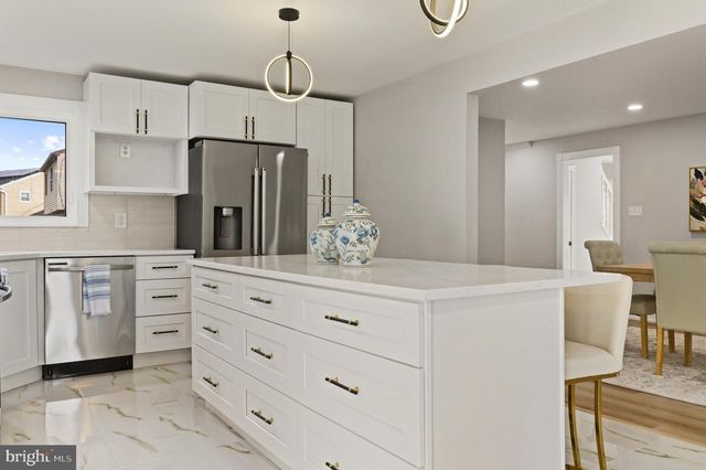 707 LINDA AVE, Blackwood, NJ 08012