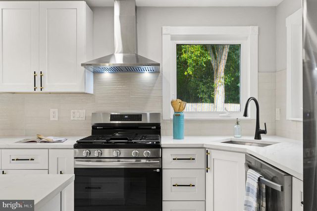 707 LINDA AVE, Blackwood, NJ 08012