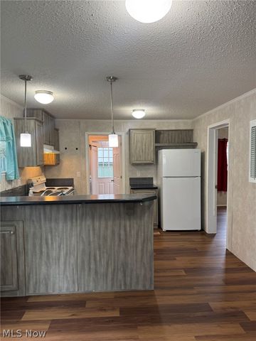 6835 Richmond Road 26, Glenwillow, OH 44139