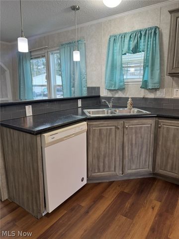 6835 Richmond Road 26, Glenwillow, OH 44139