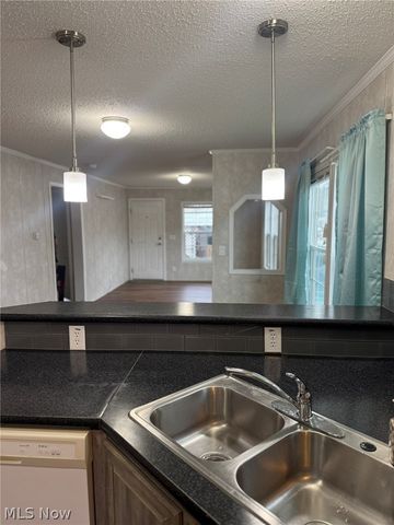 6835 Richmond Road 26, Glenwillow, OH 44139