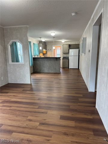 6835 Richmond Road 26, Glenwillow, OH 44139