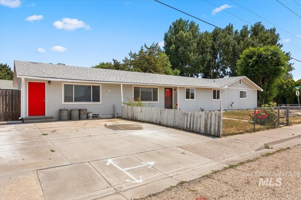 435 N Haskett Street, Mountain Home, ID 83647