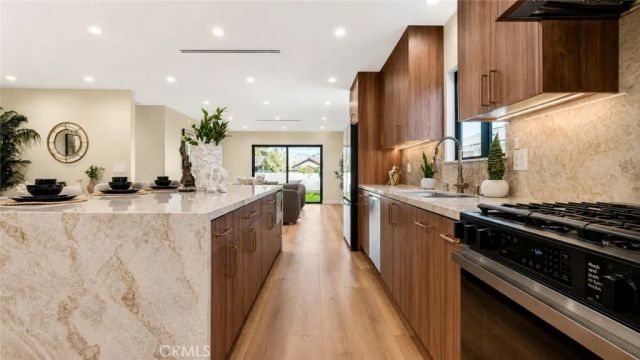 1436 N Frederic, Burbank, CA 91505
