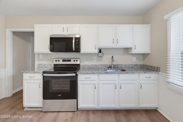 4015 Valley View Dr, Louisville, KY 40216