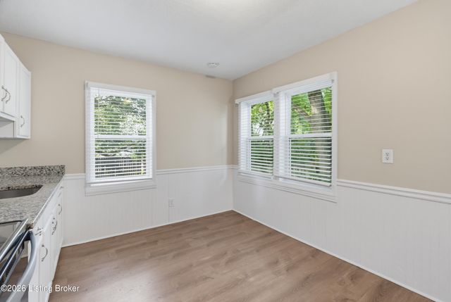 4015 Valley View Dr, Louisville, KY 40216