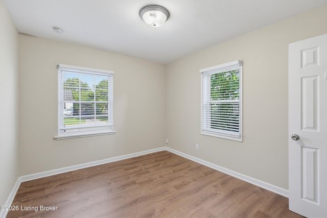 4015 Valley View Dr, Louisville, KY 40216