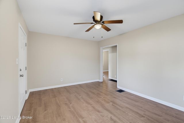 4015 Valley View Dr, Louisville, KY 40216