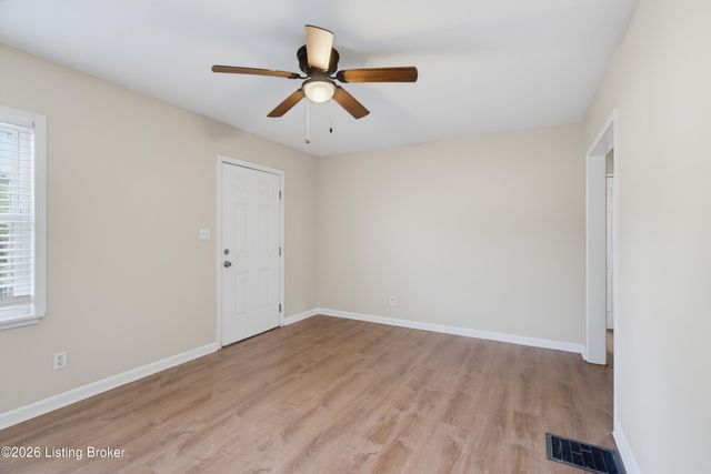4015 Valley View Dr, Louisville, KY 40216