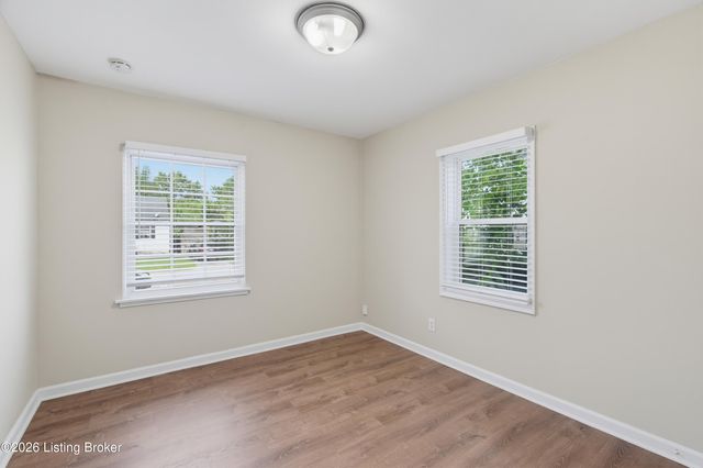4015 Valley View Dr, Louisville, KY 40216