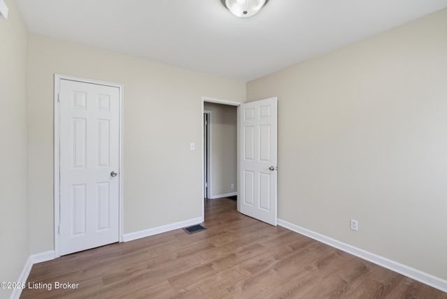 4015 Valley View Dr, Louisville, KY 40216