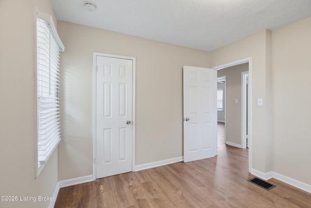 4015 Valley View Dr, Louisville, KY 40216
