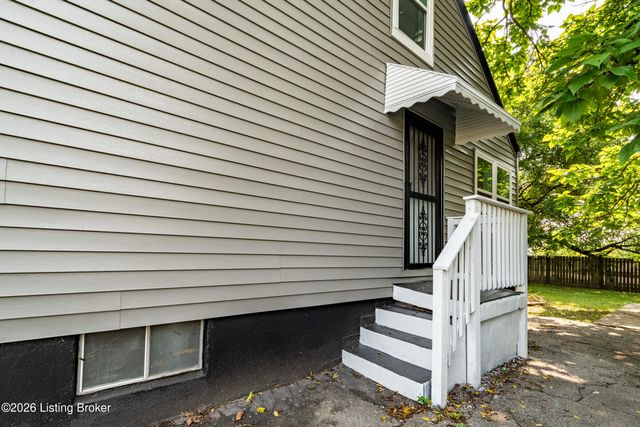 4015 Valley View Dr, Louisville, KY 40216