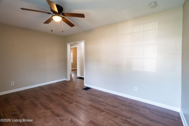4015 Valley View Dr, Louisville, KY 40216