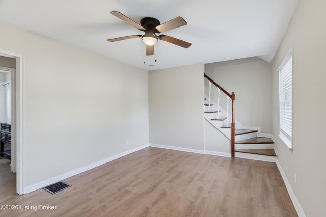 4015 Valley View Dr, Louisville, KY 40216