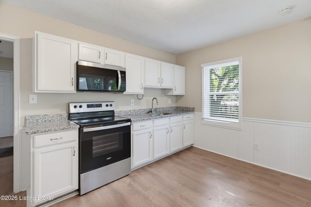 4015 Valley View Dr, Louisville, KY 40216