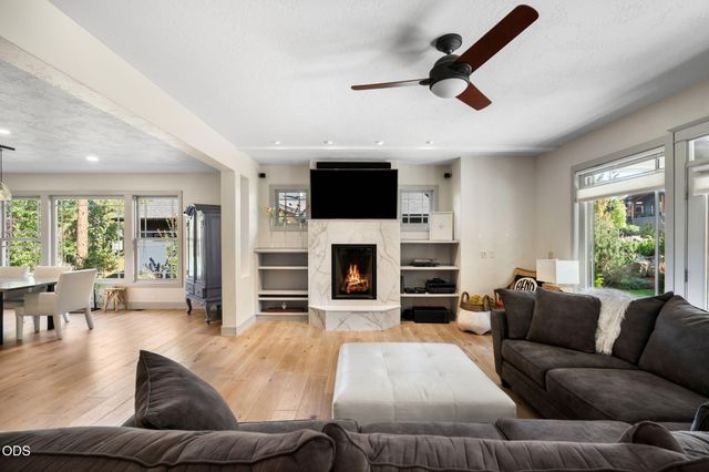 19062 Mt McLoughlin Lane, Bend, OR 97703
