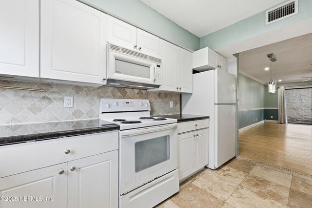 5811 ATLANTIC Boulevard 229, Jacksonville, FL 32207