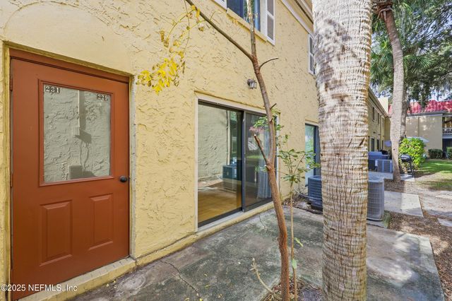 5811 ATLANTIC Boulevard 229, Jacksonville, FL 32207