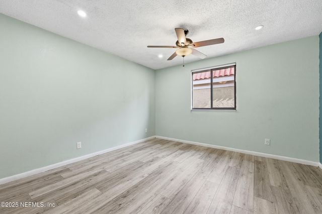 5811 ATLANTIC Boulevard 229, Jacksonville, FL 32207