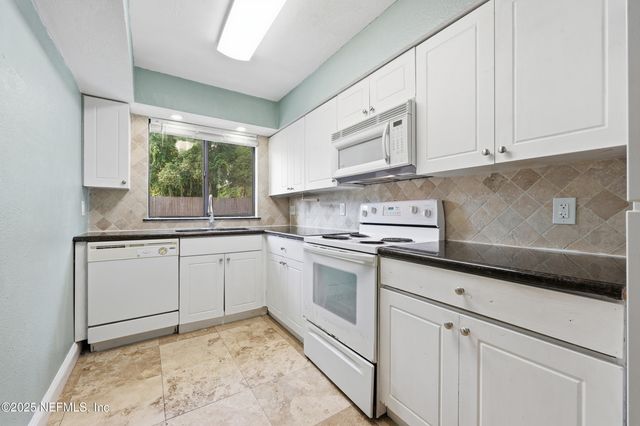 5811 ATLANTIC Boulevard 229, Jacksonville, FL 32207