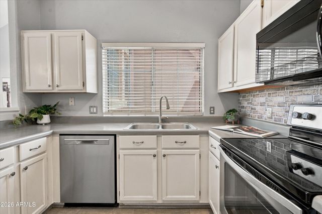1633 E LAKESIDE Drive 165, Gilbert, AZ 85234