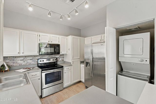 1633 E LAKESIDE Drive 165, Gilbert, AZ 85234