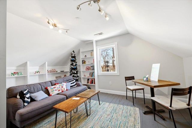 908 W MAIN ST, Waynesboro, VA 22980