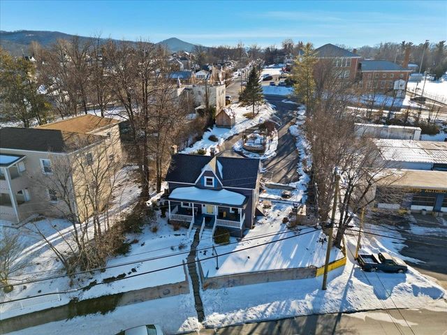 908 W MAIN ST, Waynesboro, VA 22980