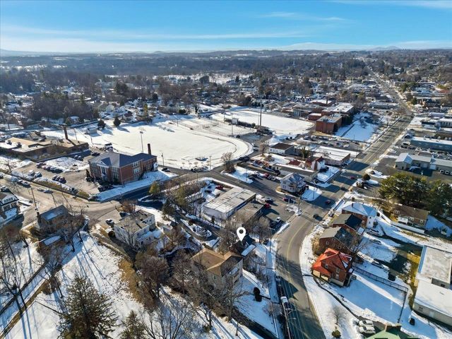 908 W MAIN ST, Waynesboro, VA 22980