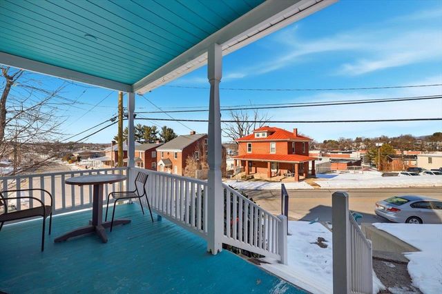 908 W MAIN ST, Waynesboro, VA 22980