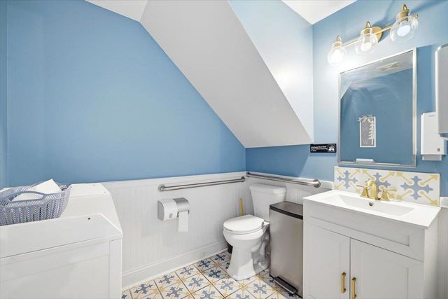 908 W MAIN ST, Waynesboro, VA 22980