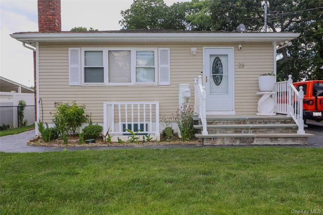 23 Peters Boulevard, Central Islip, NY 11722