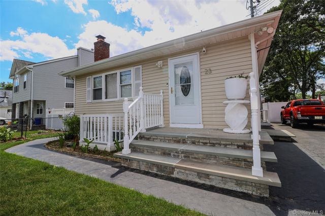 23 Peters Boulevard, Central Islip, NY 11722