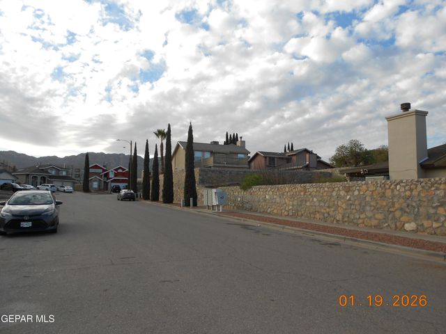4592 ROBERT ACOSTA Drive, El Paso, TX 79934