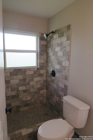 67 WINN AVE, Universal City, TX 78148