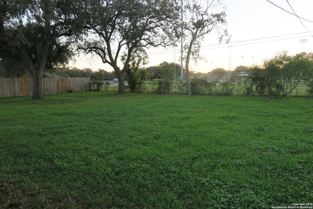 67 WINN AVE, Universal City, TX 78148