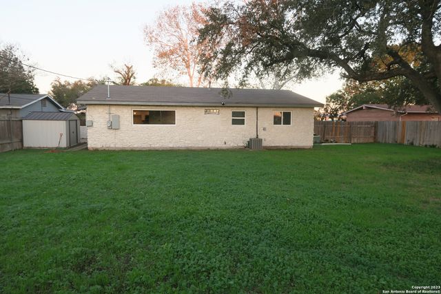 67 WINN AVE, Universal City, TX 78148