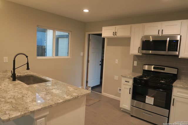 67 WINN AVE, Universal City, TX 78148