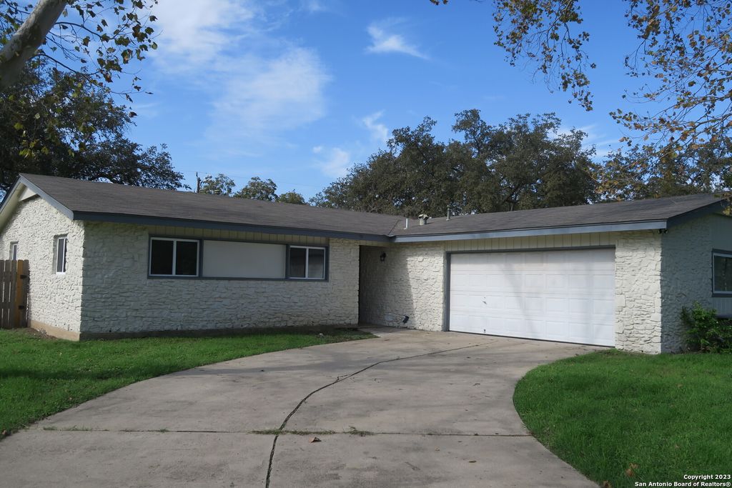 67 WINN AVE, Universal City, TX 78148