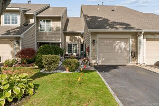 11 Oakmont Lane, Bay Shore, NY 11706