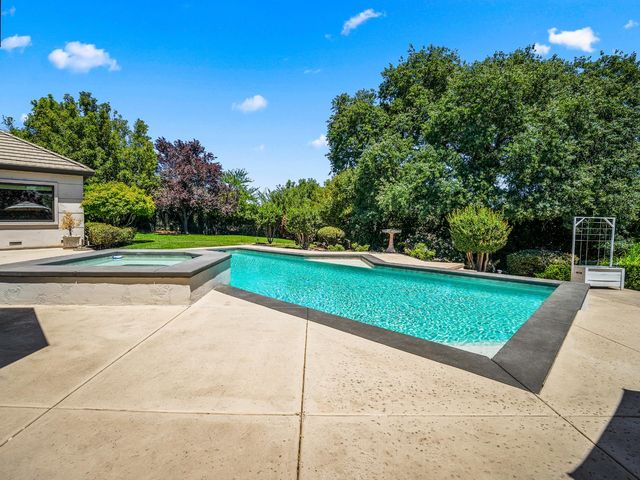 5563 Sur Mer Dr, El Dorado Hills, CA 95762
