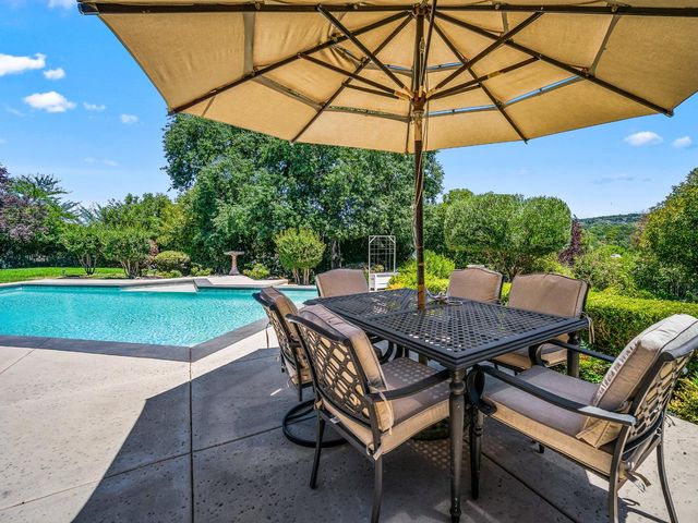 5563 Sur Mer Dr, El Dorado Hills, CA 95762