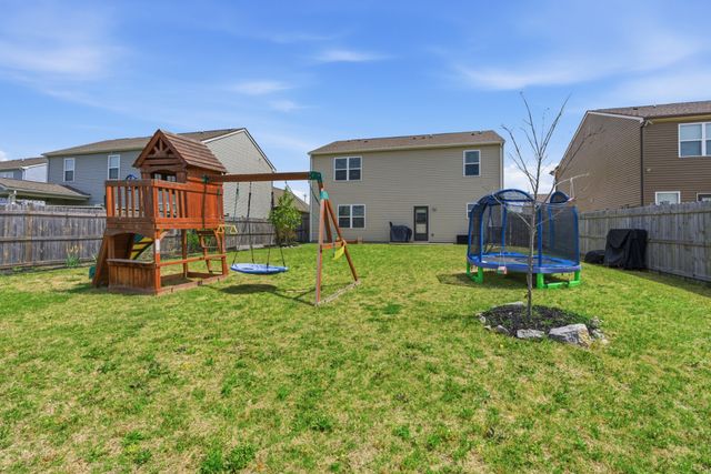 1817 Radnor Rd, Lebanon, TN 37087